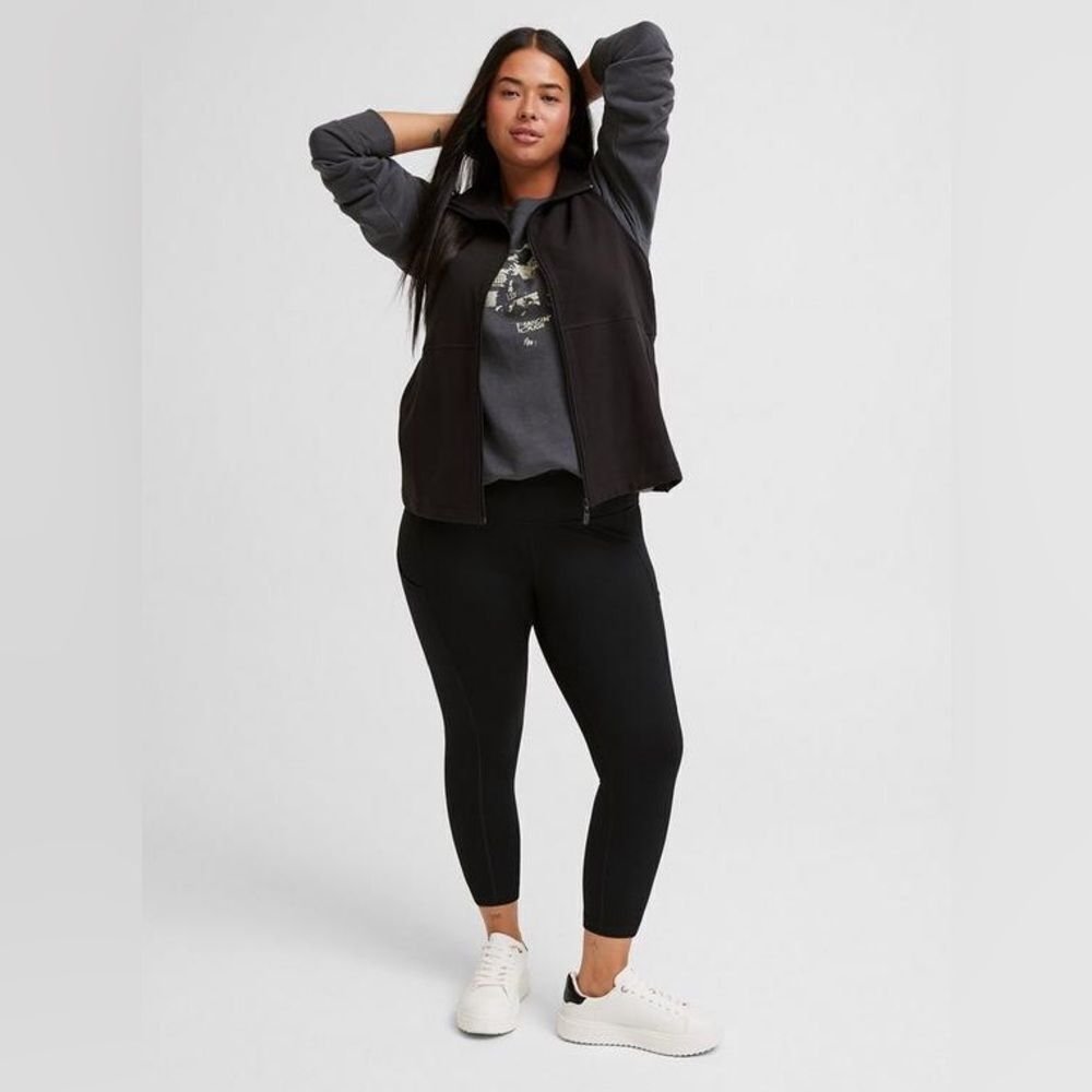 Torrid Active Black Capri side pocket Leggings Size 2 2X Plus size